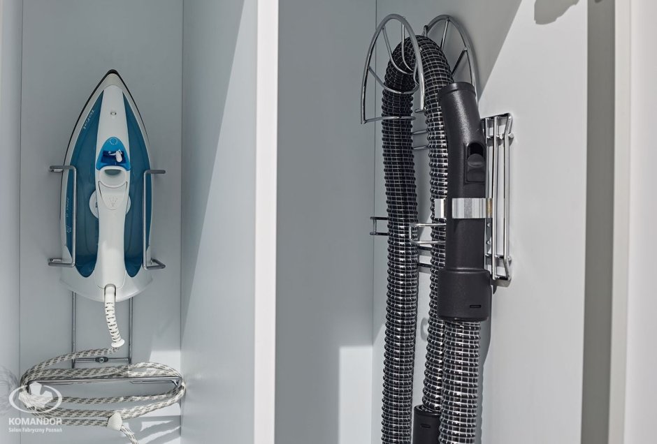 Кухня с встроенной гладильной доской