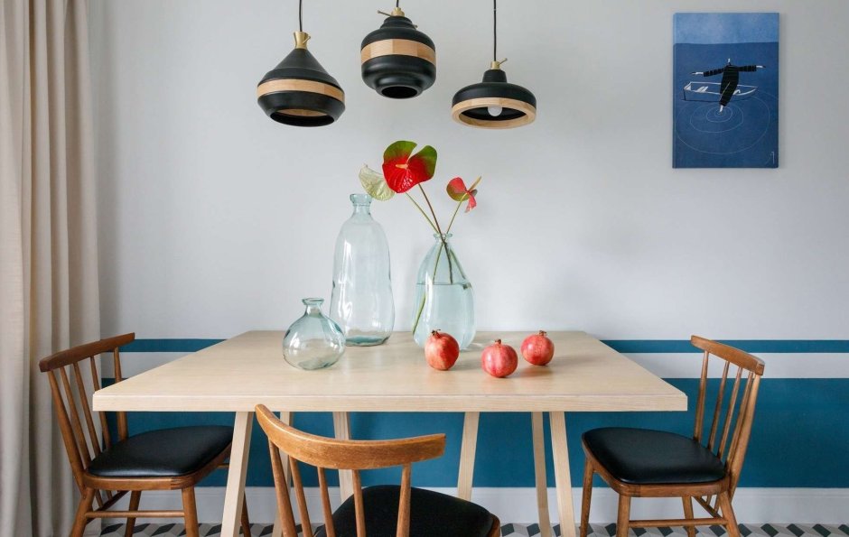 Подвесные цветы над обеденным столом