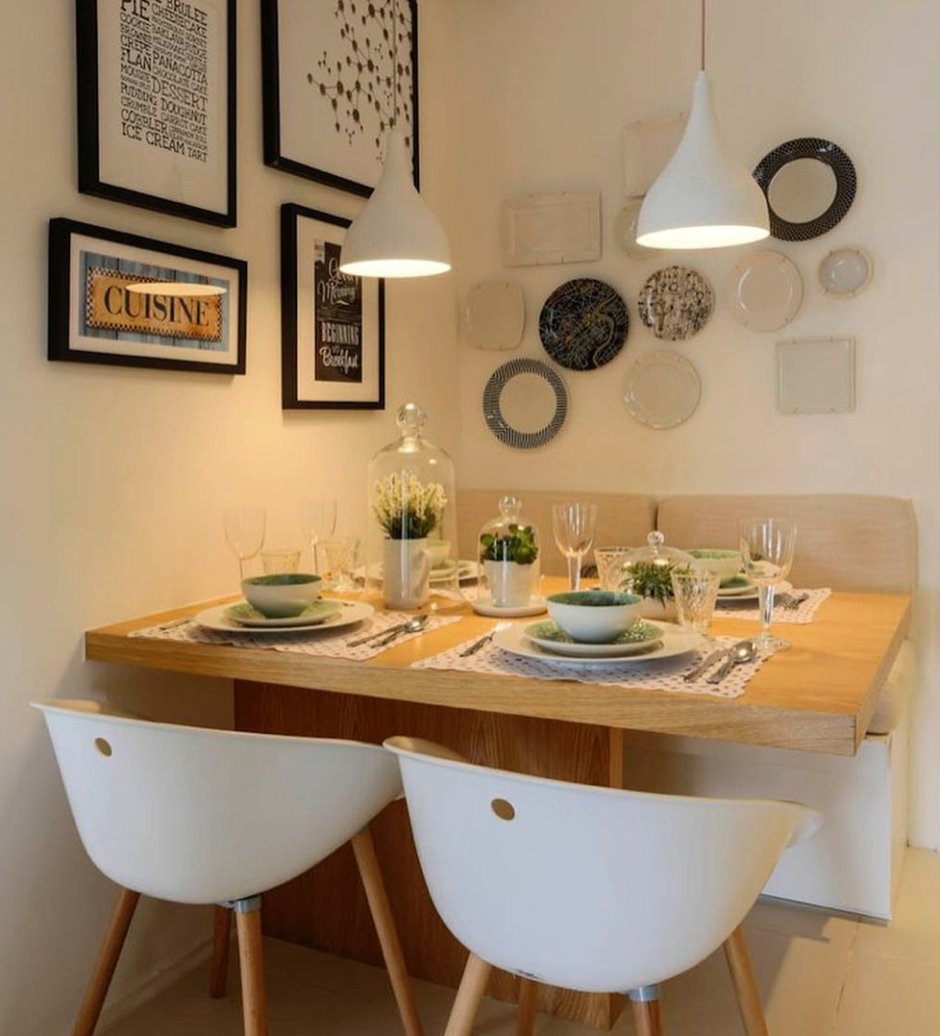 Полки над кухонным столом