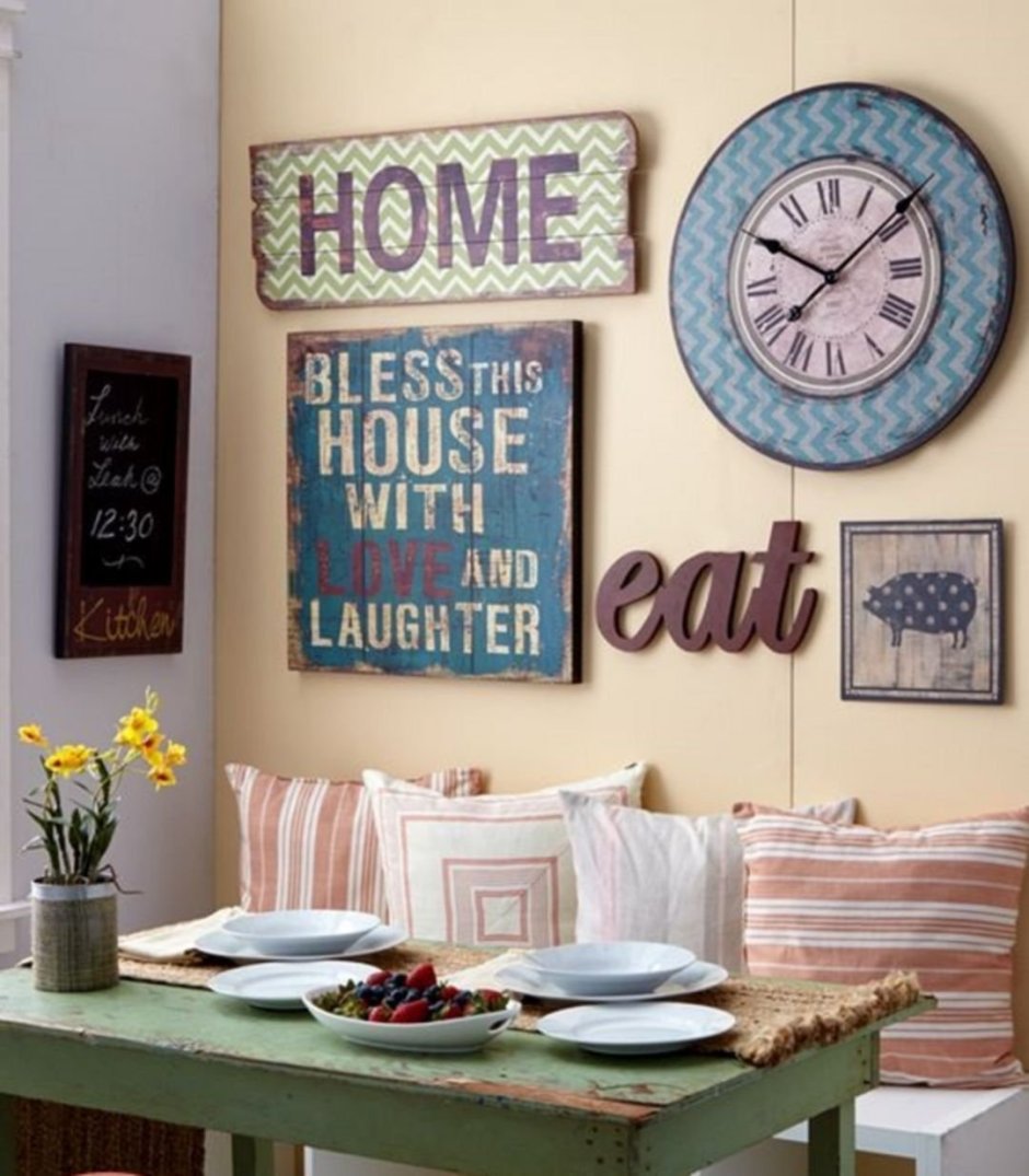 Декор стены над кухонным столом