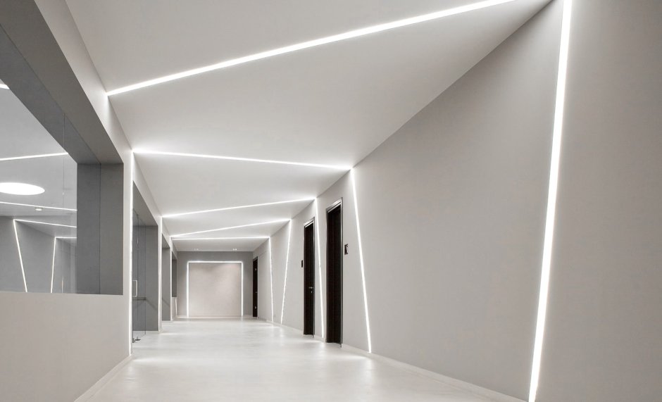 Линейные светодиодные светильники на потолке