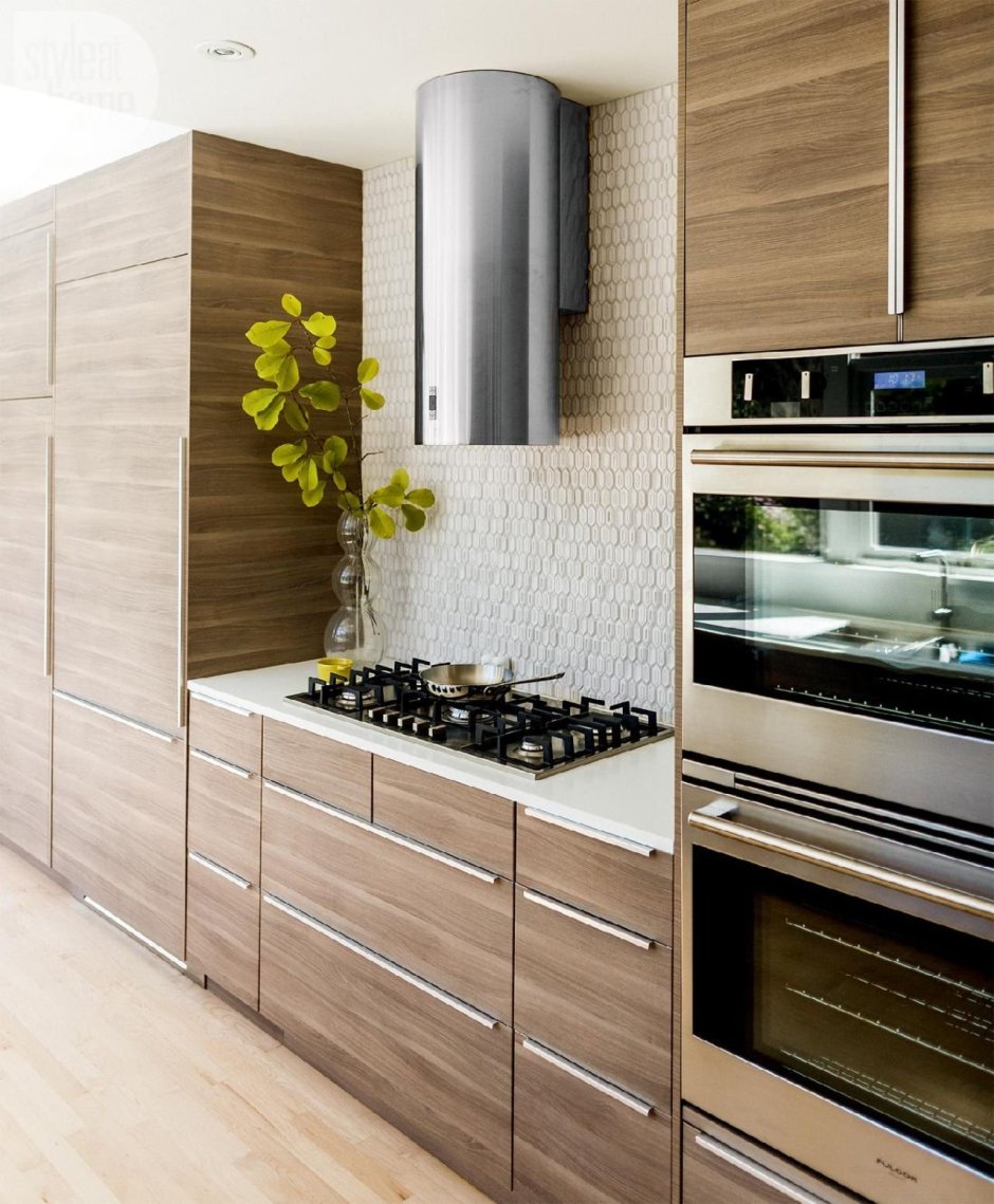 Стеклянные шкафы на кухне