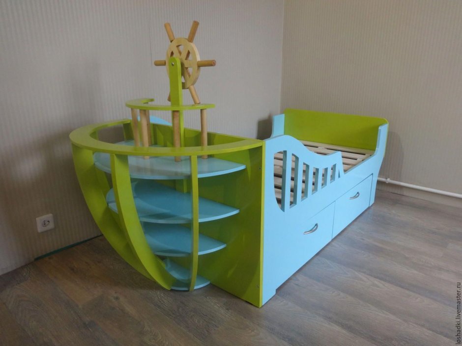 Детская кровать корабль