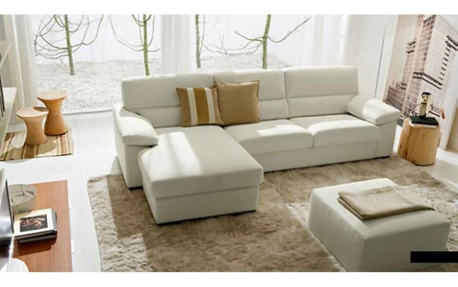 Угловой диван в современном интерьере