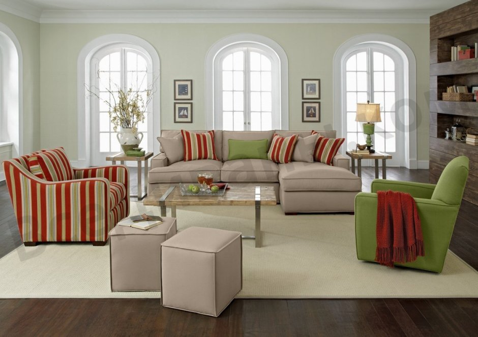 Гостиная с диваном и креслами