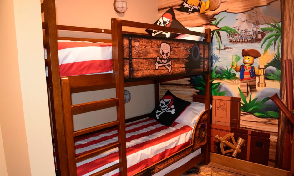Двухъярусная кровать для детей пиратский стиль