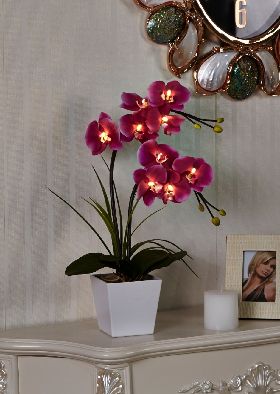 Декорации с искусственными цветами