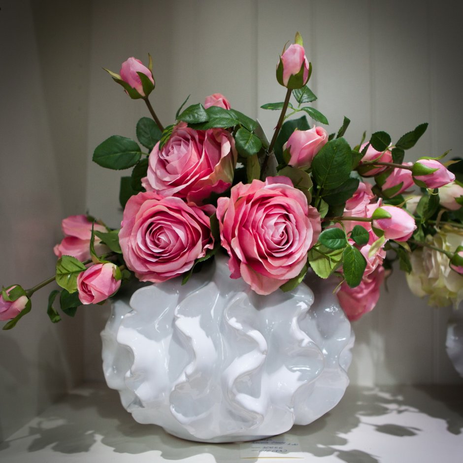 Икебана с магнолией