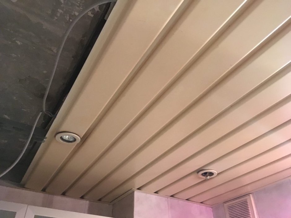 Потолок из сайдинга