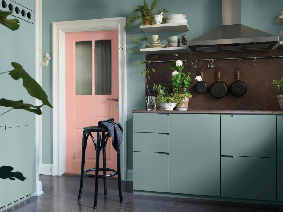 Кухня пыльно зеленого цвета