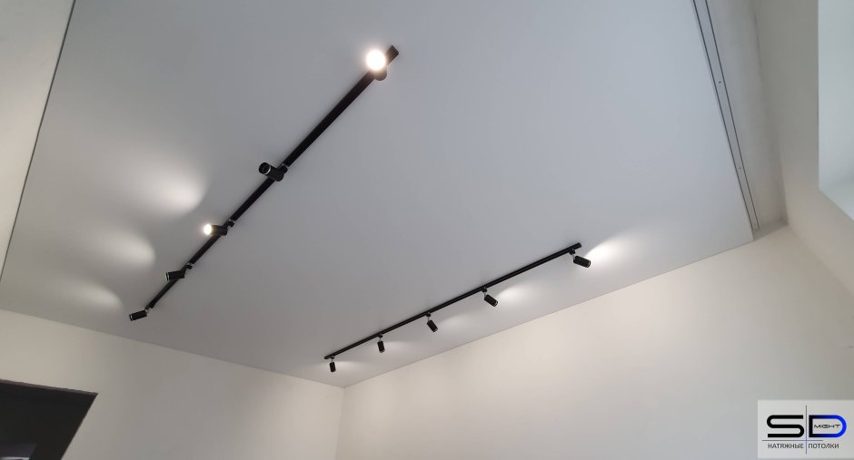 Размещение светильников на натяжном потолке