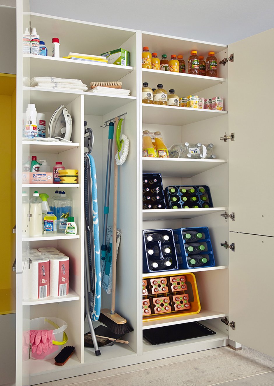 Шкаф для пылесоса и гладильной доски