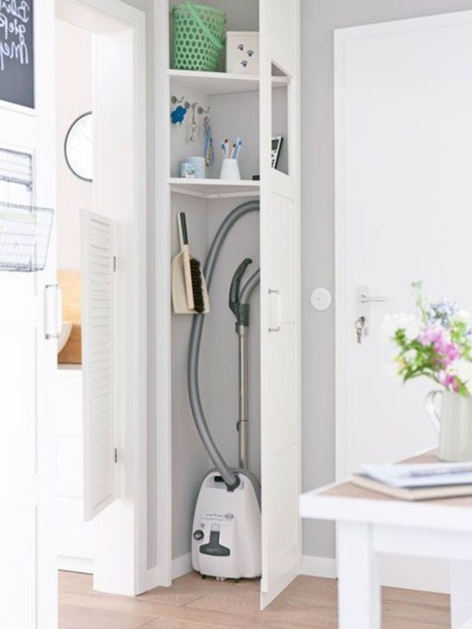 Шкаф в коридор для хозяйственных нужд