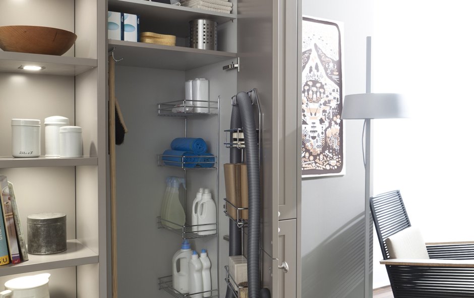 Шкаф для пылесоса и гладильной доски в икеа