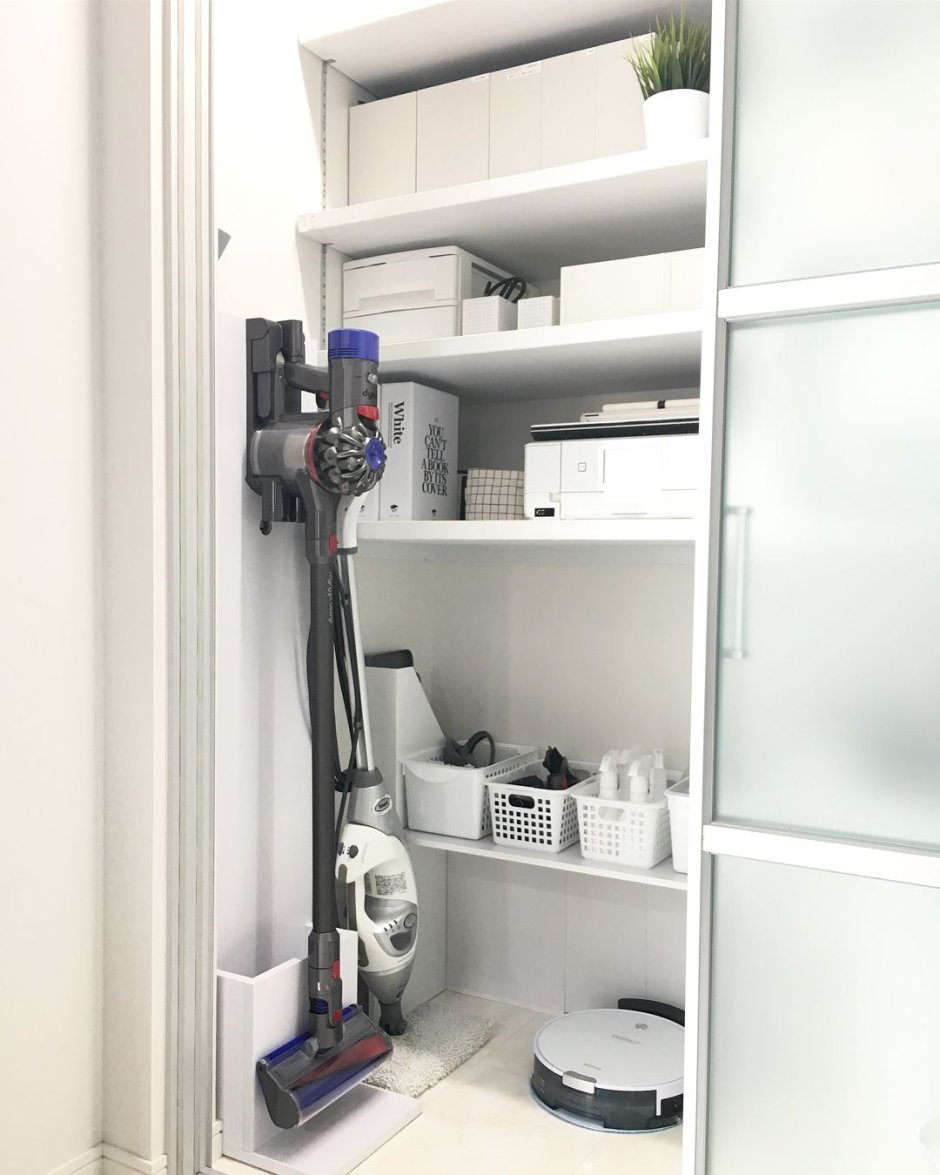 Пылесос в кладовке