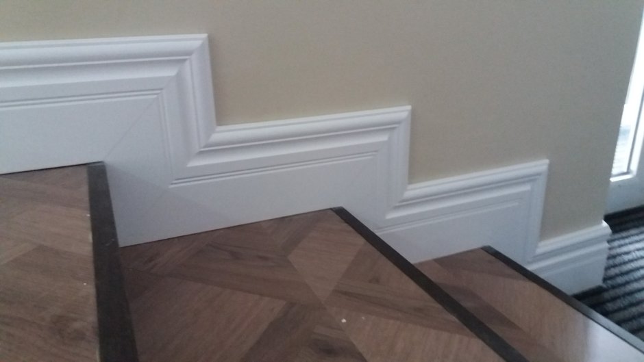Лестничный плинтус из полиуретана