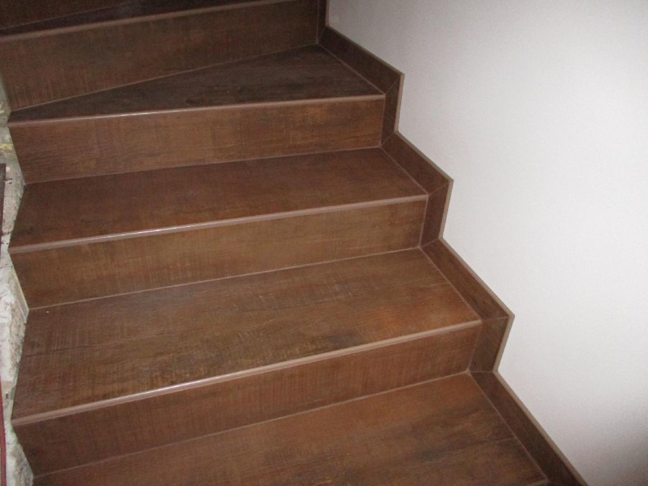 Поворотные ступени из керамогранита