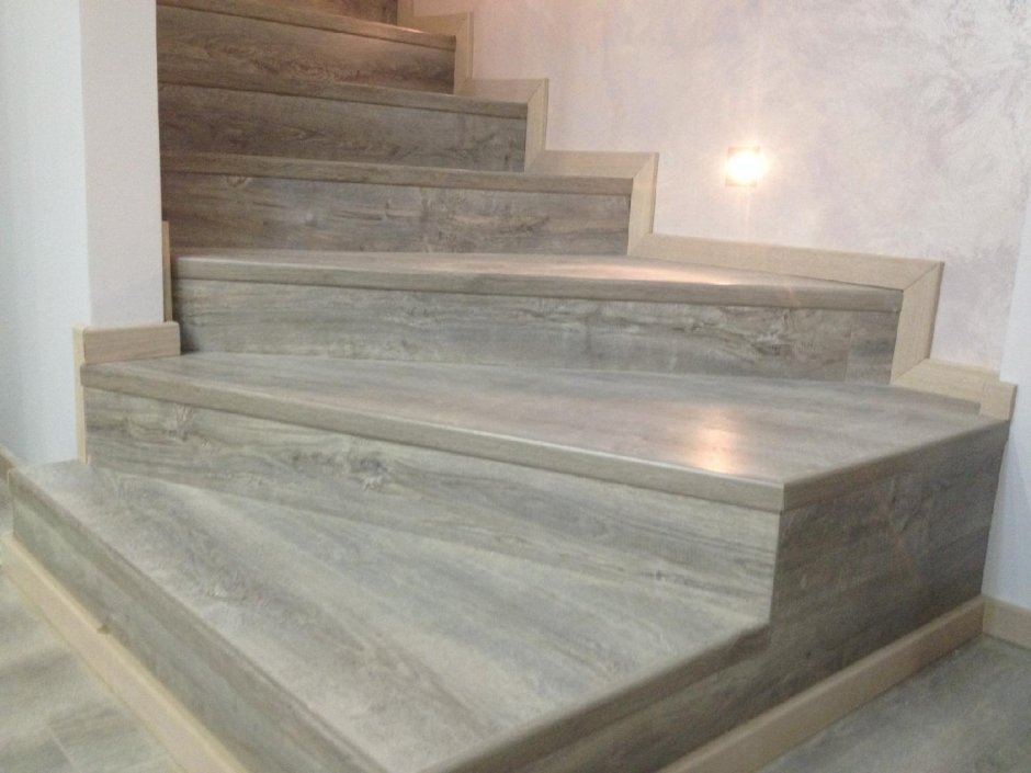 Плинтус на ступенях лестницы