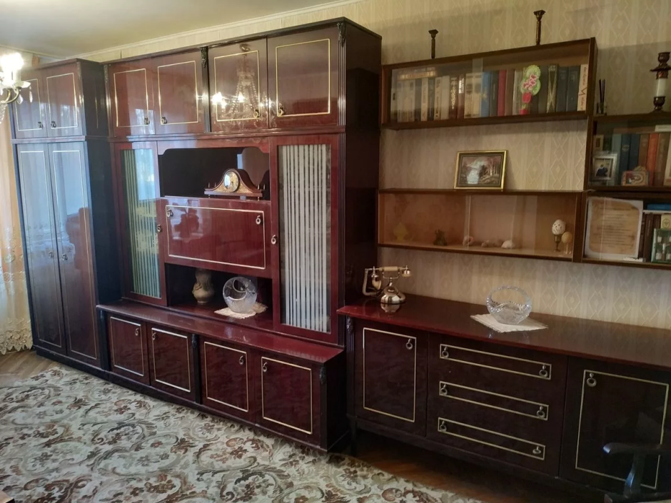 Антикварный спальный гарнитур