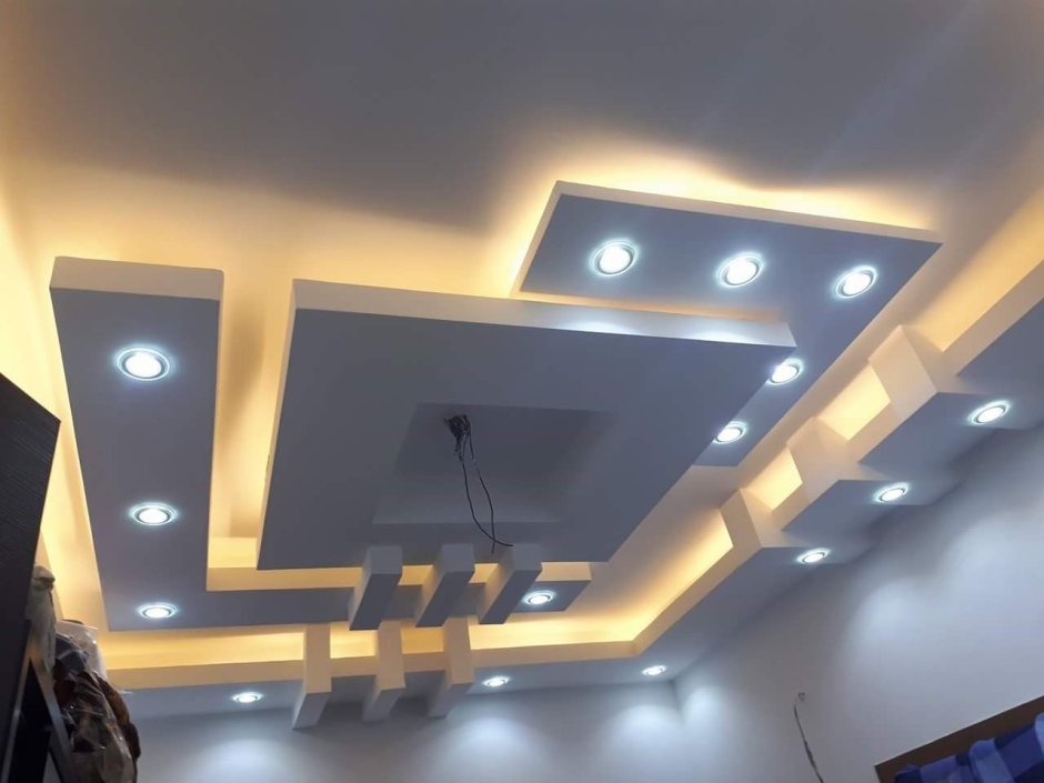 Потолок из гипсокартона коридор хайтек