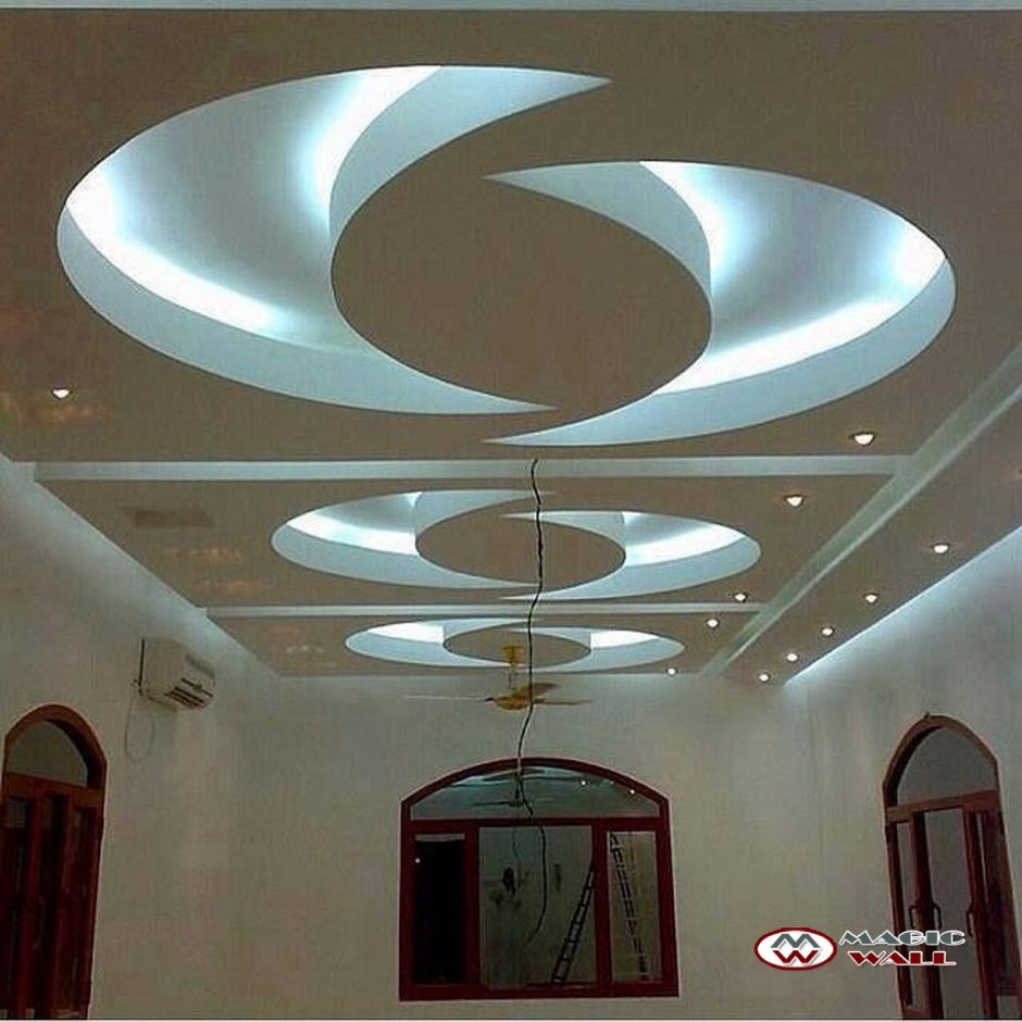 Фигурные потолки хайтек