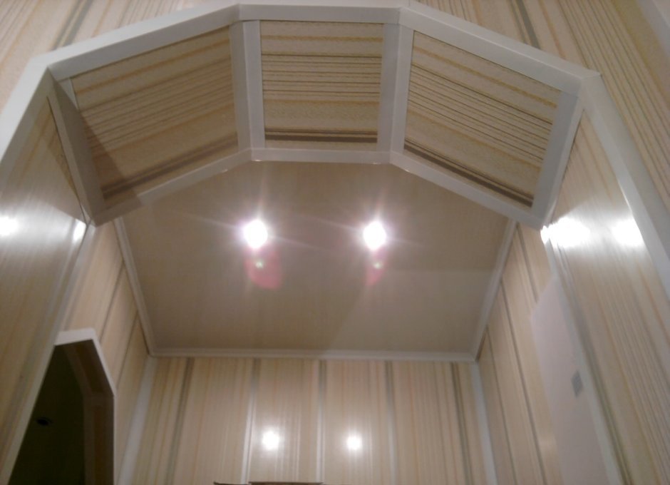 Пластиковый потолок в прихожей