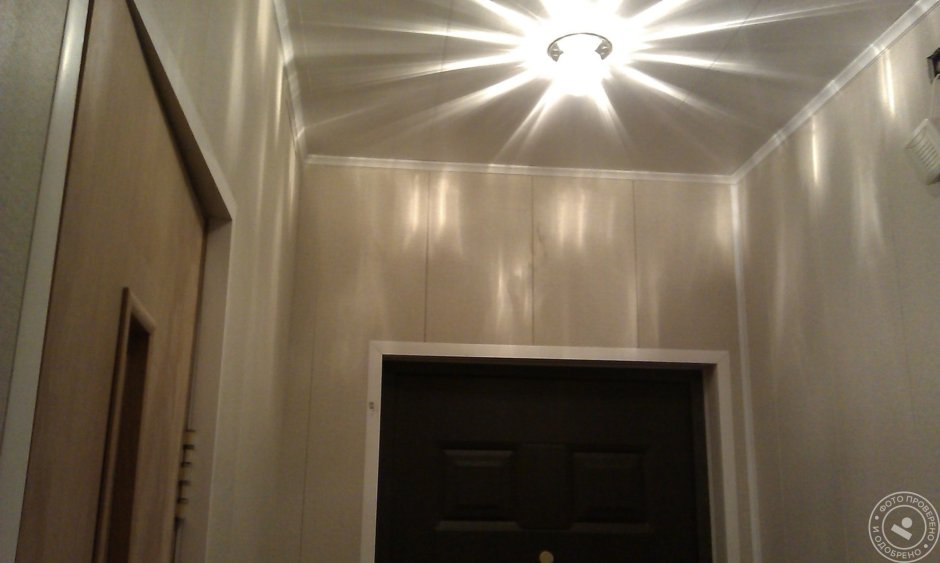 Пластиковый потолок в прихожей