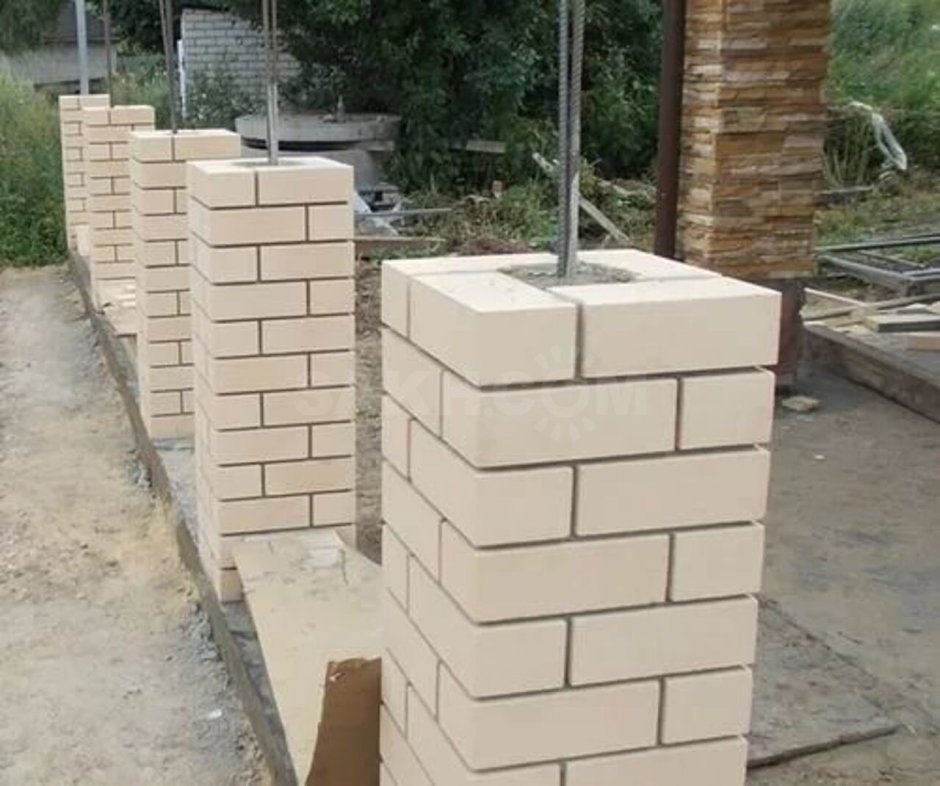 Имитация кирпичных столбов для забора