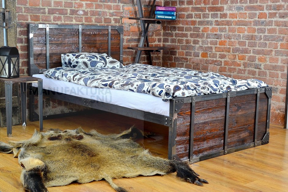 Лофт кровать с мелкой металлической сеткой