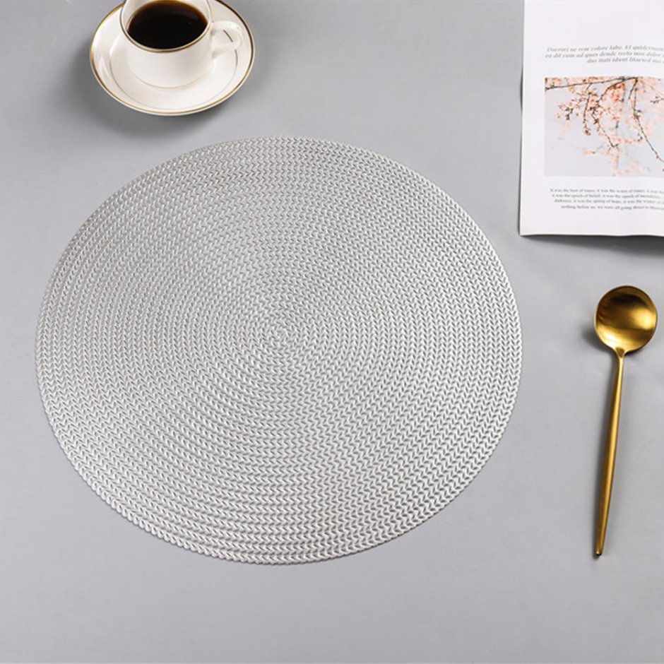 Каким цветом выбрать сервировочные салфетки на серый стол