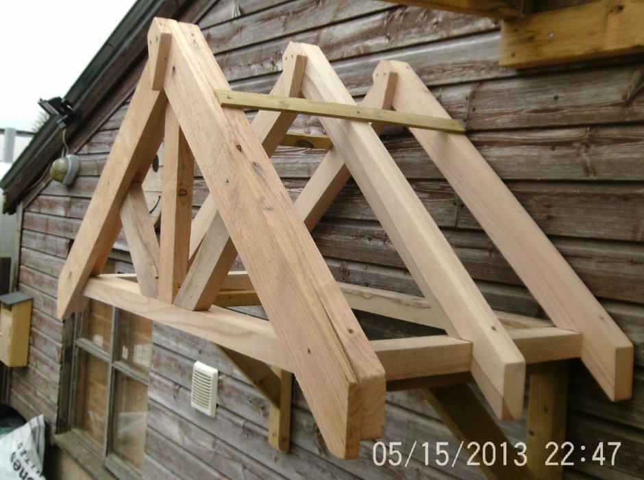 Навес над крыльцом из металлочерепицы