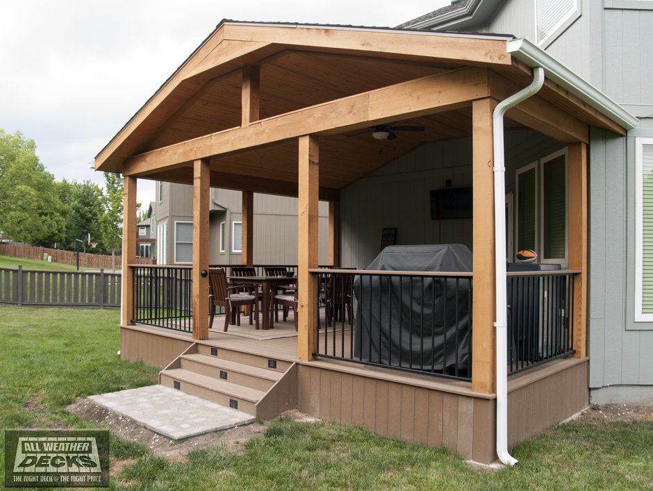 Дом 11 на 11 одноэтажный с двускатной крышей