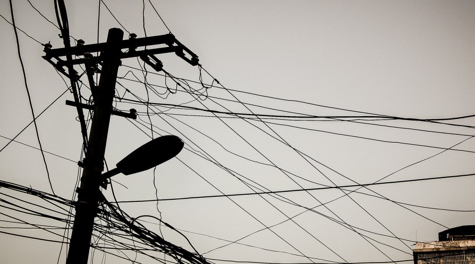 Провода в городе