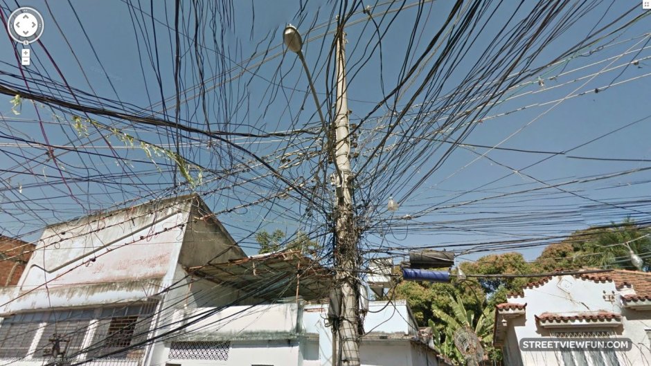 Провода между домами