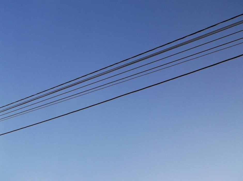 Электрические провода на Столбах
