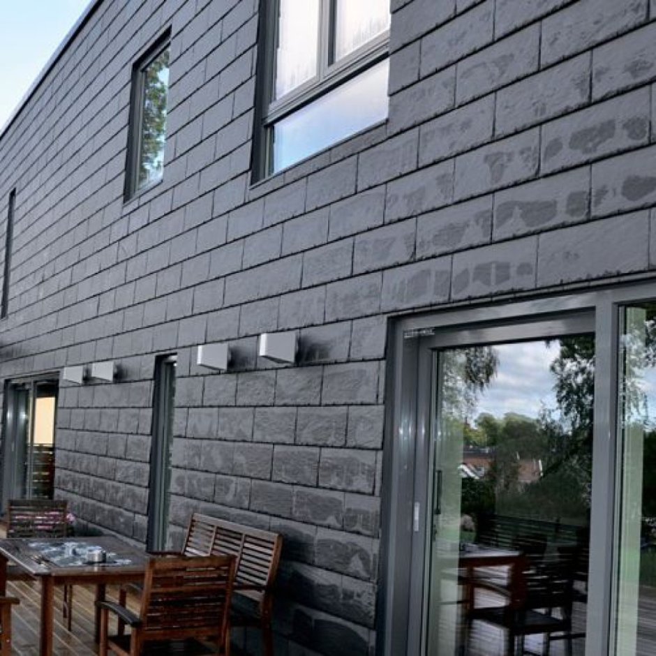 Фасад дома из серого кирпича