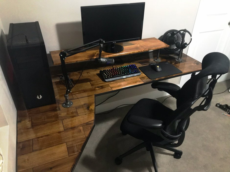 Самодельный компьютерный стол