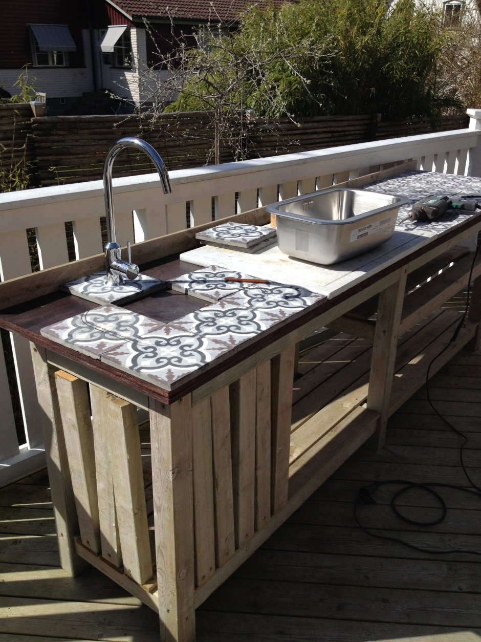 Угловая летняя кухня