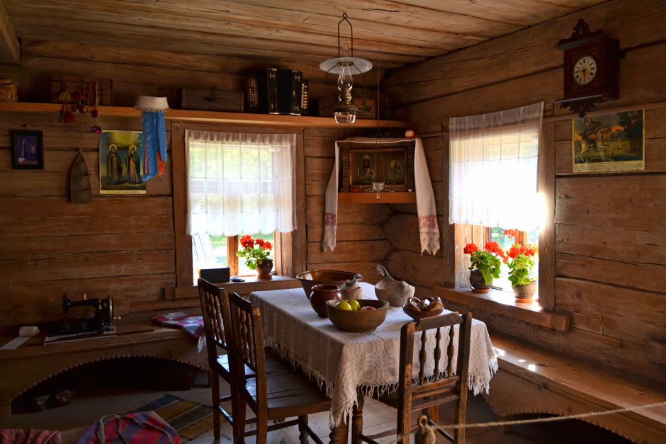 Шторы в деревенской избе