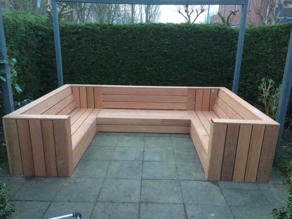 Угловая скамейка в беседку