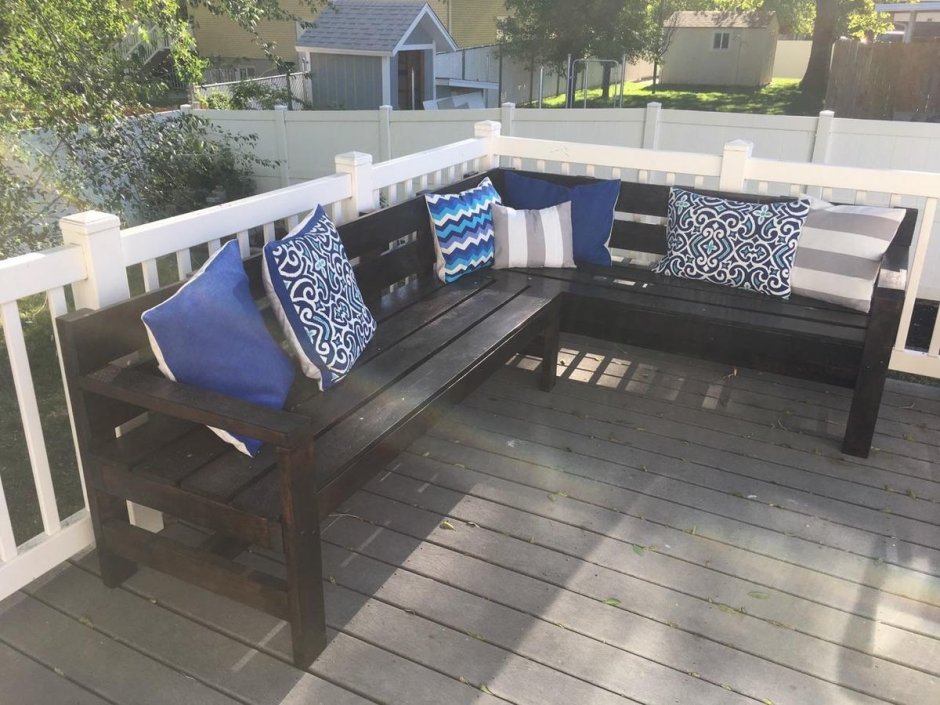 Угловая скамья в беседку