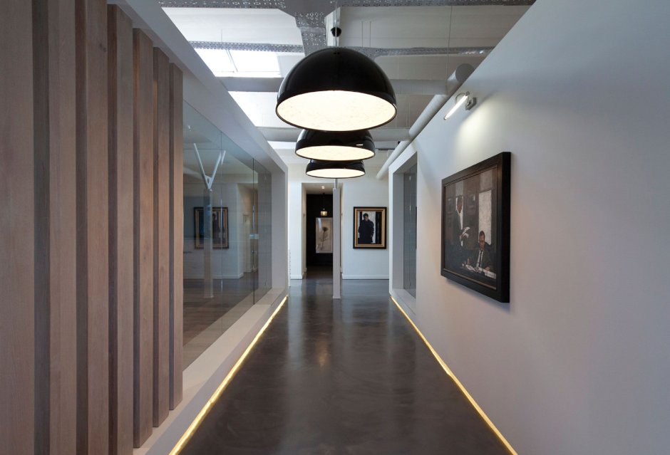 Вечером в офисе коридор