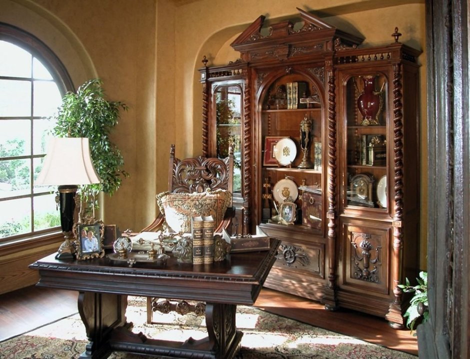 Старинная мебель