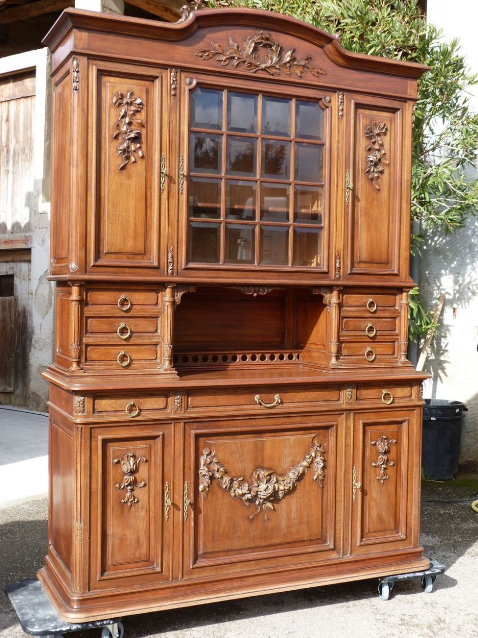 Старинный буфет