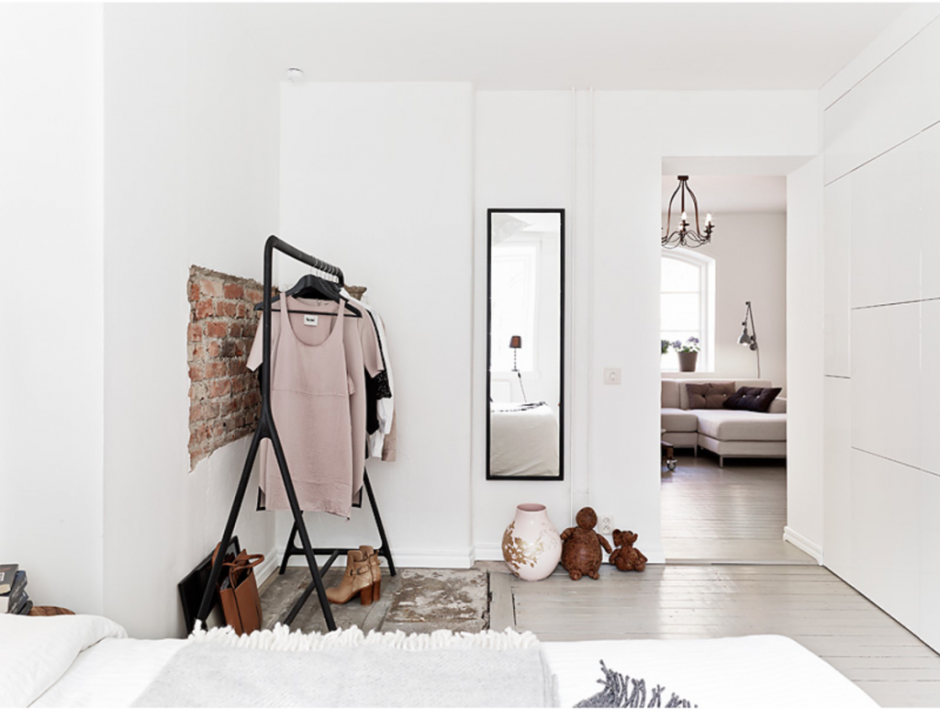 Шкаф вешалка