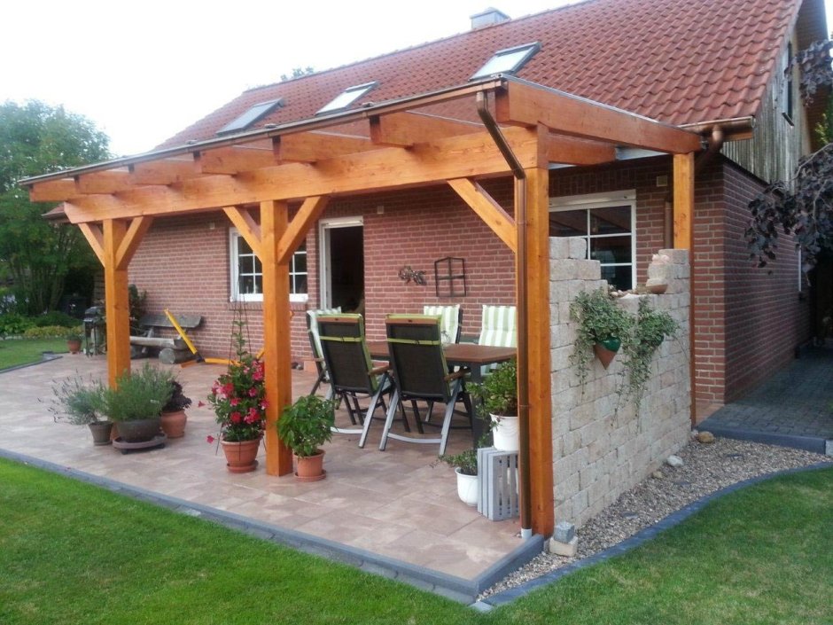 Навес на даче к дому