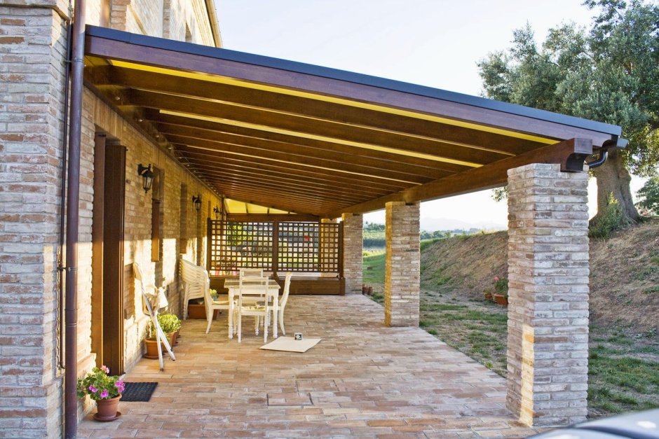 Навес к дому из дерева