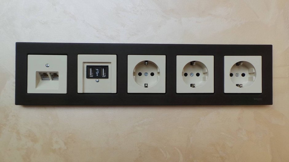 Уровень розеток и выключателей