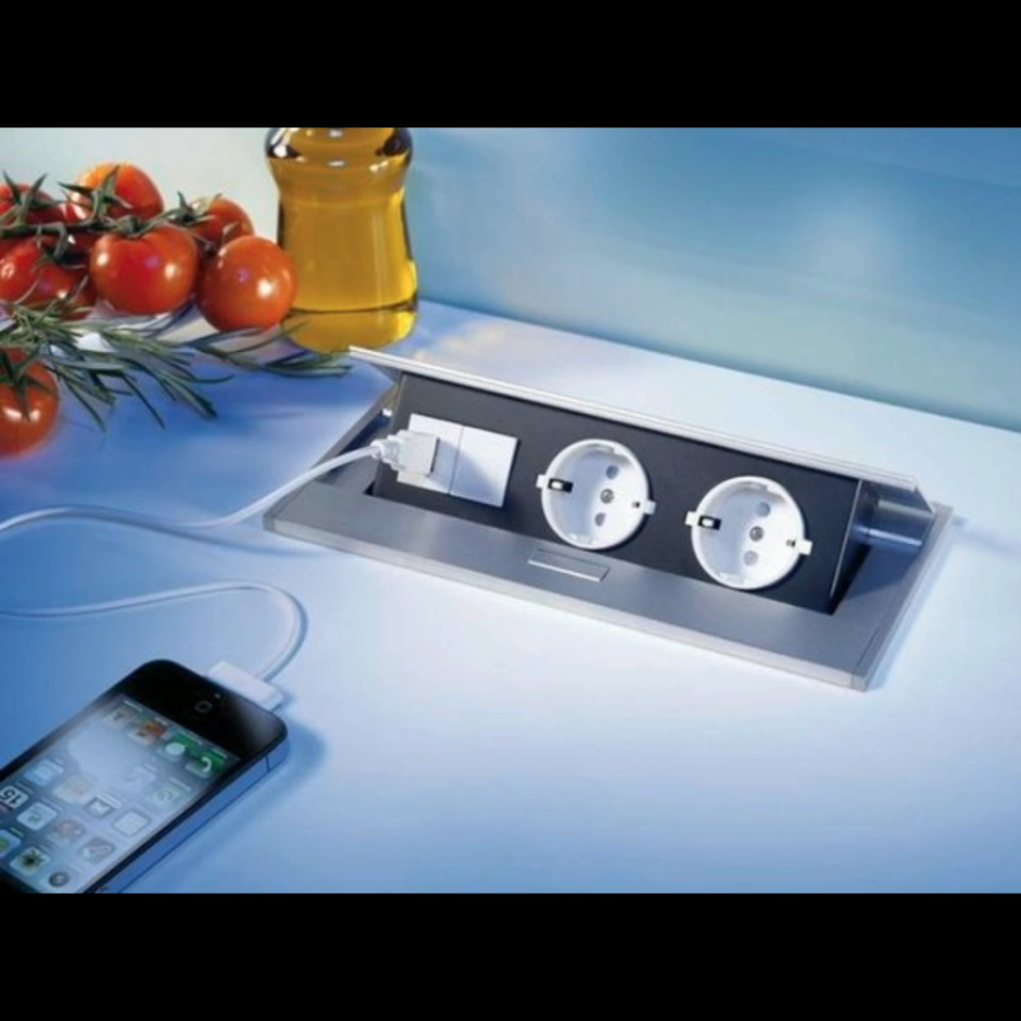 Розетка в столешницу