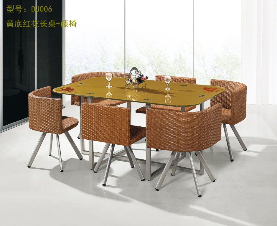 Компактная обеденная группа круглый стол